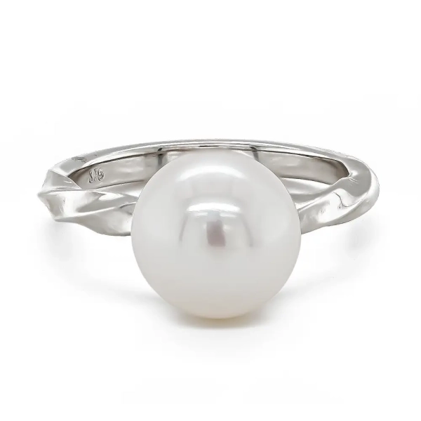 9ct White Gold Freshwater Pearl Ring