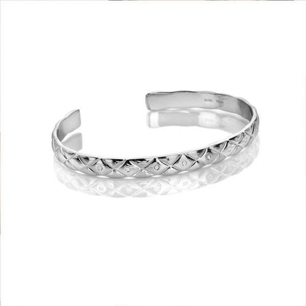 Hot Diamonds Silver Quilted White Topaz Bangle DC180
